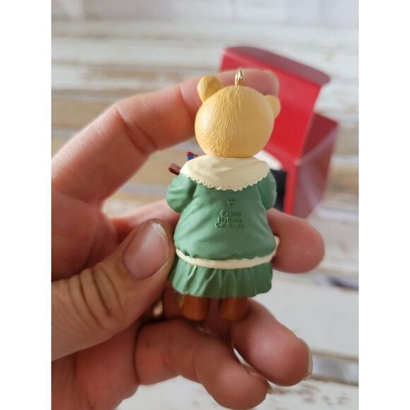 Hallmark daughter bear 1996 ornament Victorian Xmas tree - Picture 4 of 7